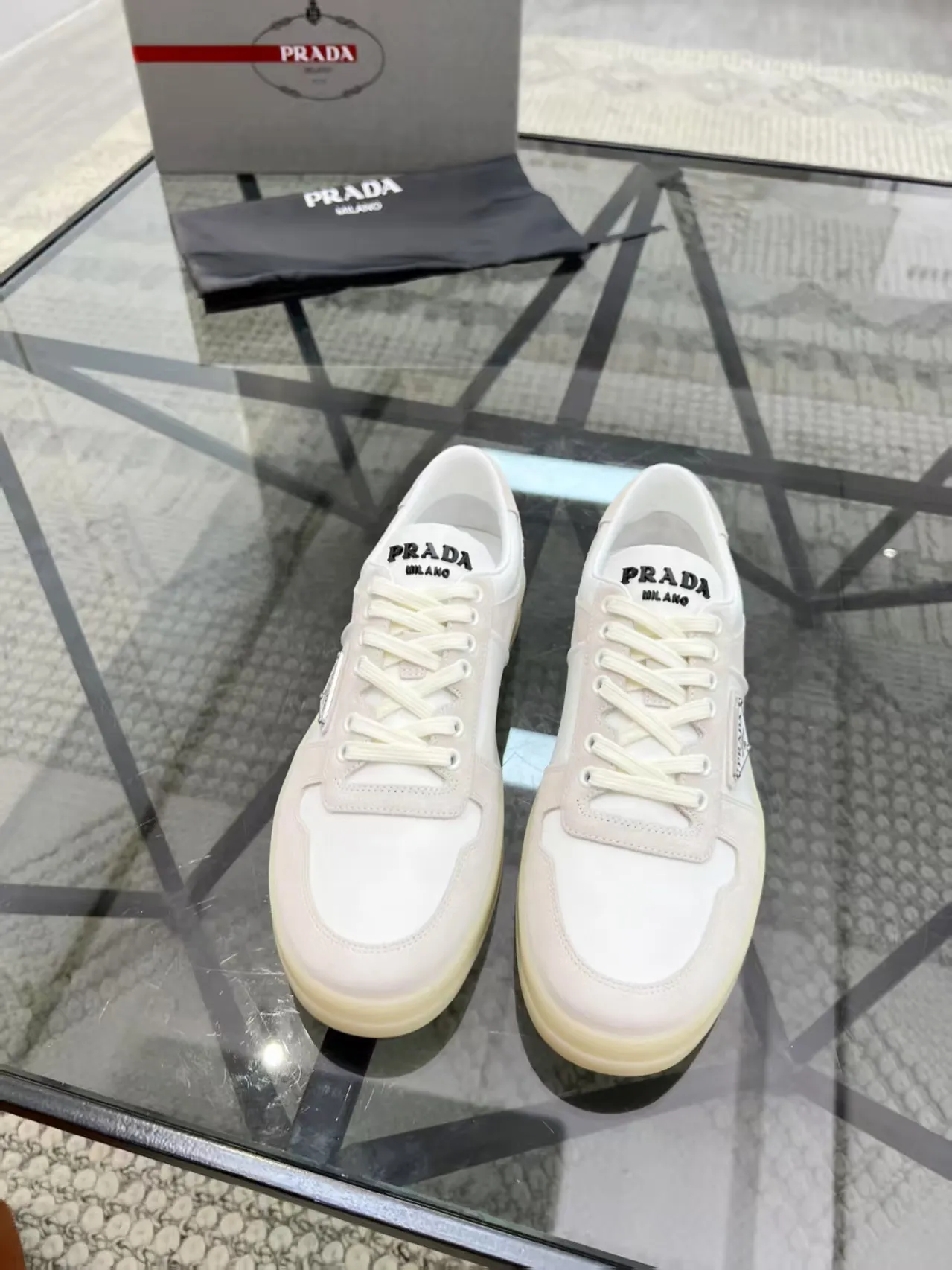 Factory P420💰Prada new men's leather sports shoes, the highest version on the market, any comparison is welcome🆚! The original leather has excellent texture and is super high-end! Fetal sheep net lining imported from Italy, removable pad! Luxurious materials and fine workmanship, highly recommended! Code number: 38--45
